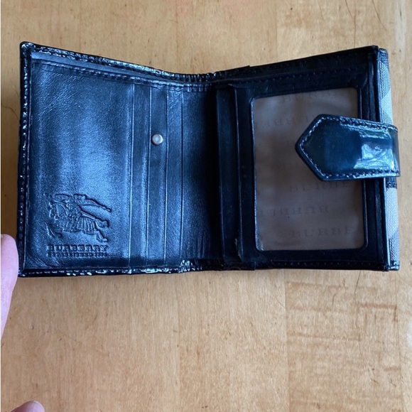 Burberry Nova Check Leather patent trim Wallet Excellent condition - Picture 4 of 8
